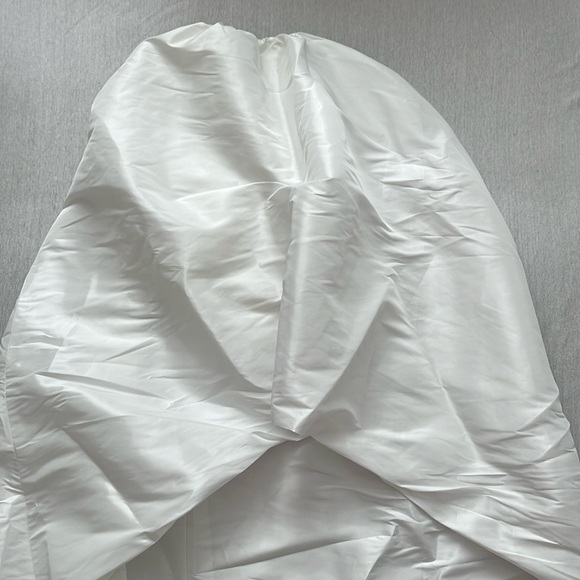 NWOT BCBGMAXAZRIA Bronwen, strapped, Bubble Hem, High-Low Gown, White, Size 4 - Picture 6 of 13